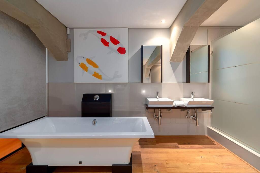 Playful Manhattan Style Loft In Downtown